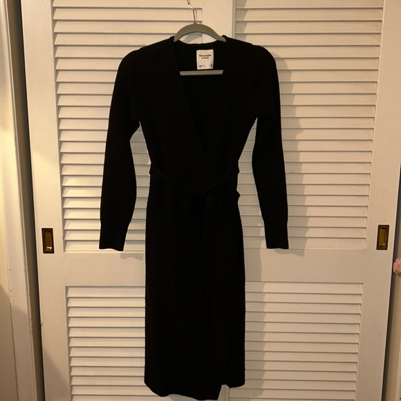 Abercrombie Black Sweater Wrap Dress Size Medium - Picture 2 of 7